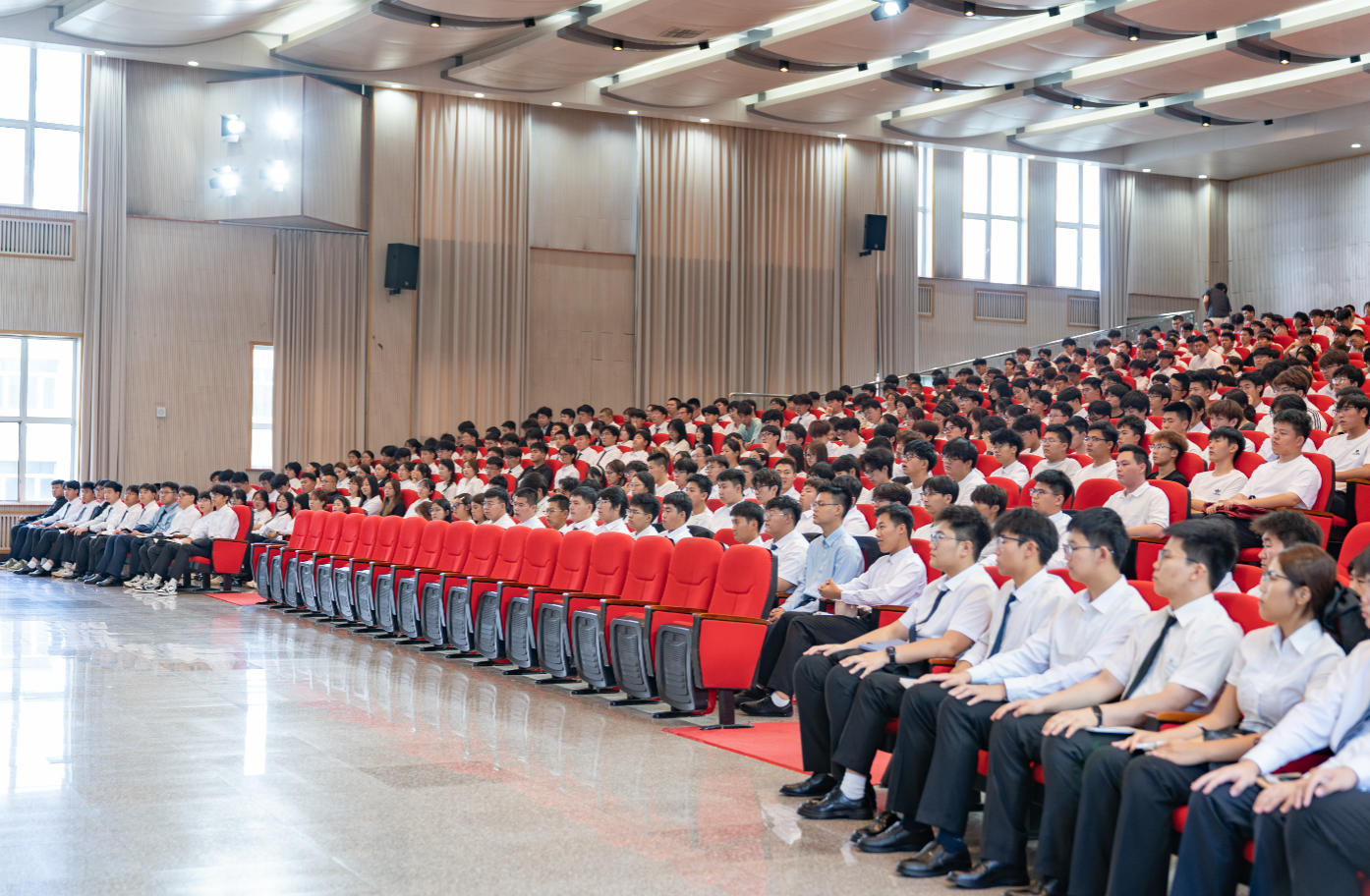开学第一课：我校2026级新生入学教育全面启动